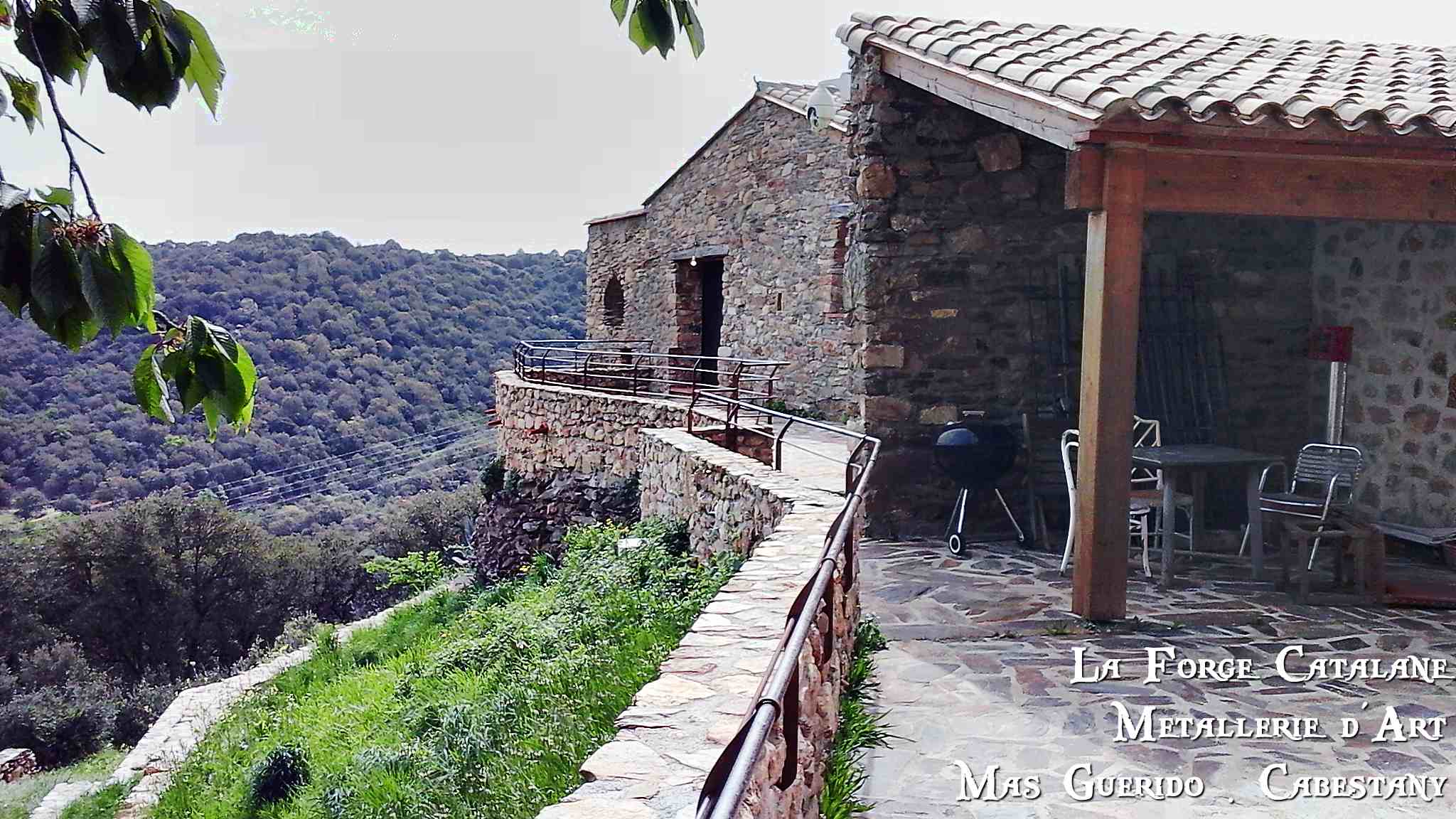 Garde corps lisses horizontale pose anglaise decoupe laser main courante deporte forge catalane 5.jpg